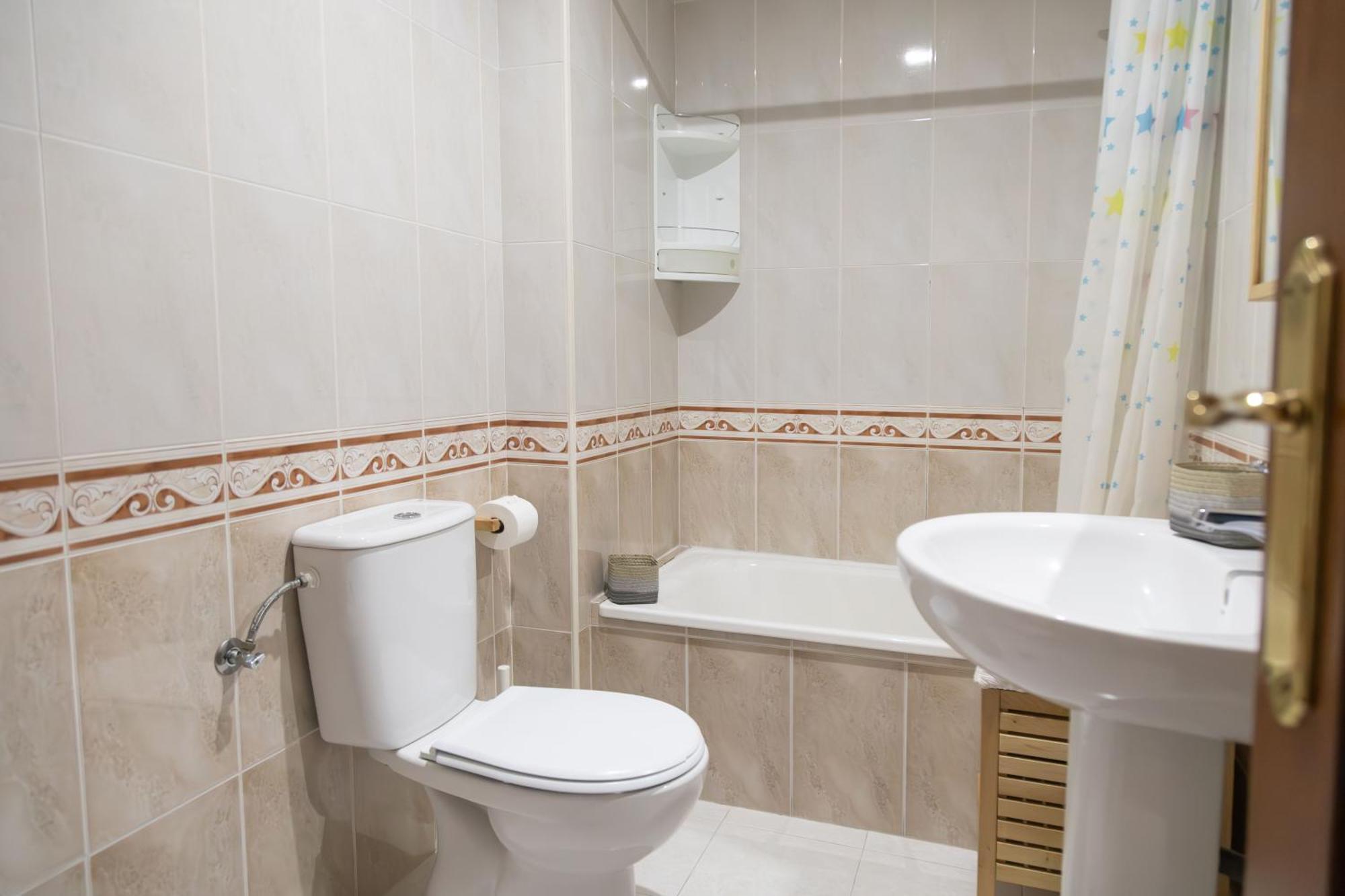 Apartamento Completo, Amplio, Muy Iluminado Y Con Plaza De Garaje Incluida. O Grove Luaran gambar