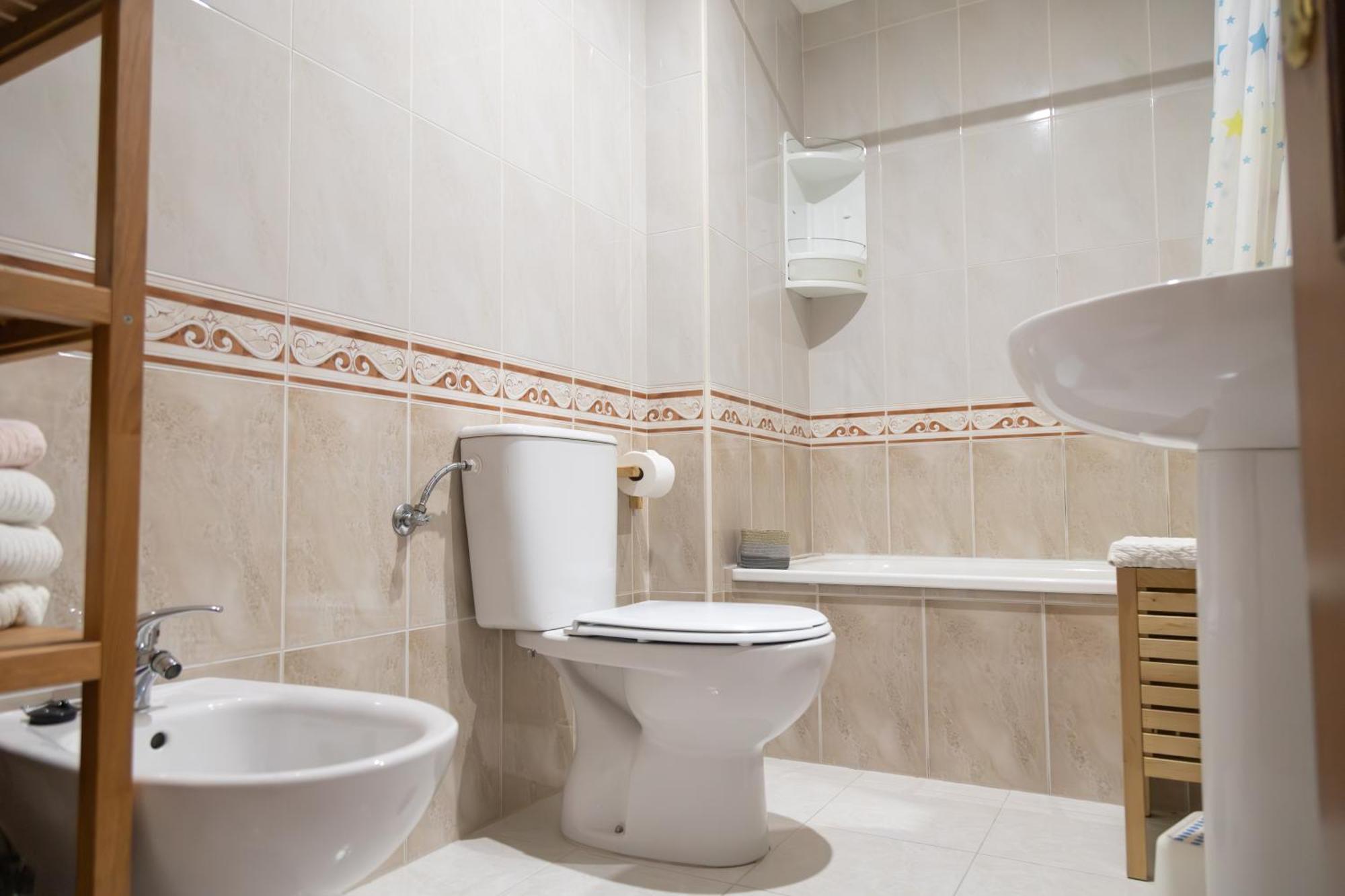 Apartamento Completo, Amplio, Muy Iluminado Y Con Plaza De Garaje Incluida. O Grove Luaran gambar