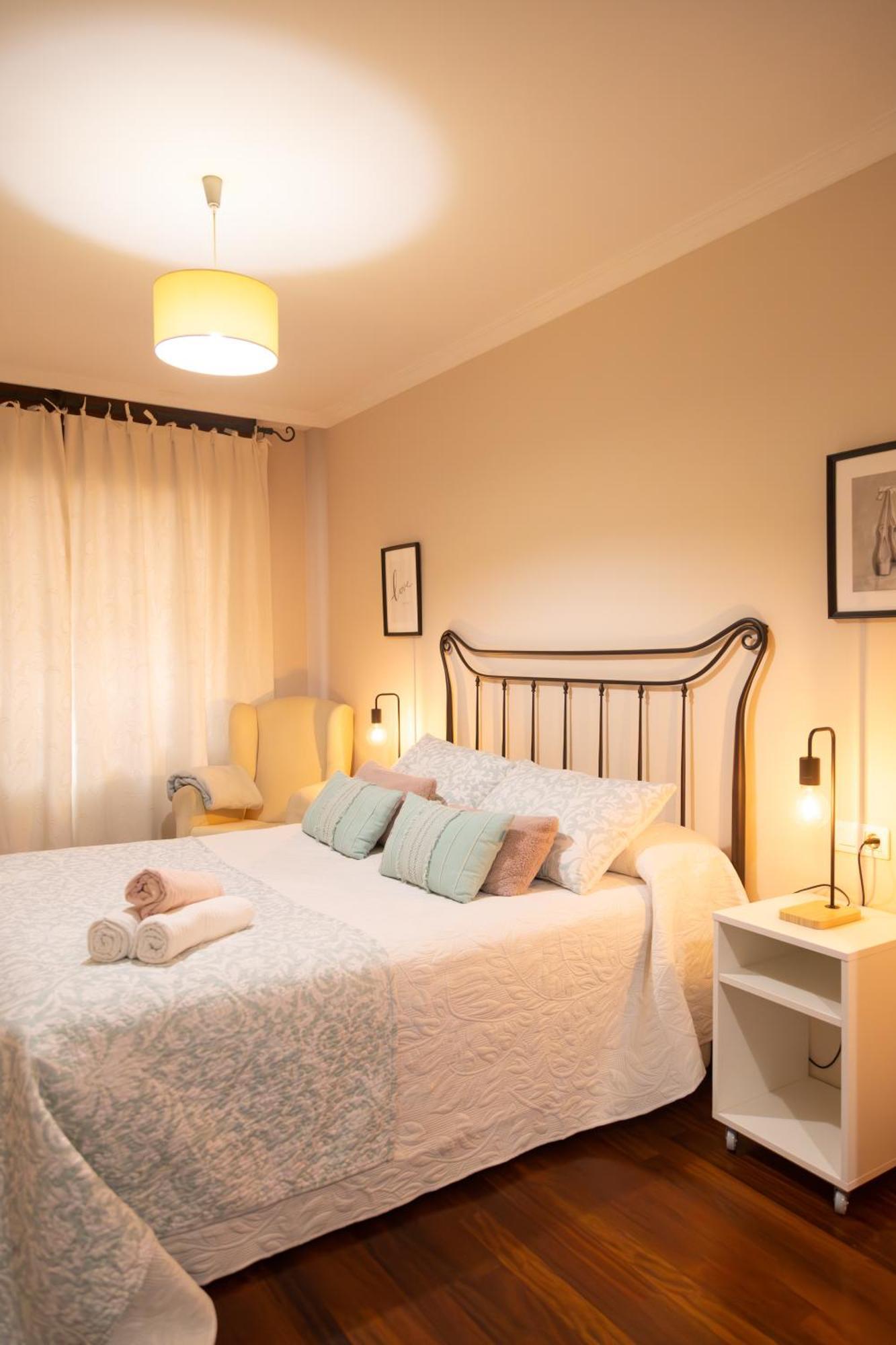 Apartamento Completo, Amplio, Muy Iluminado Y Con Plaza De Garaje Incluida. O Grove Luaran gambar