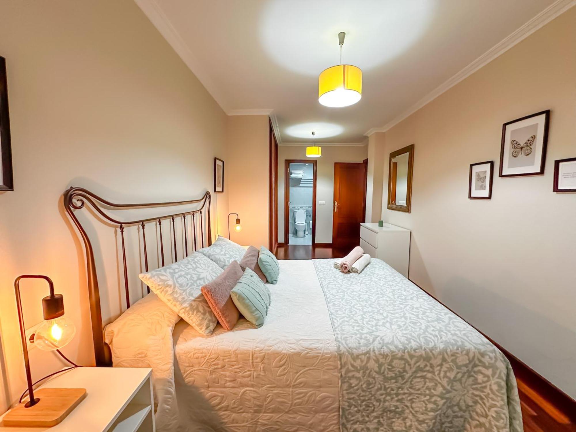 Apartamento Completo, Amplio, Muy Iluminado Y Con Plaza De Garaje Incluida. O Grove Luaran gambar