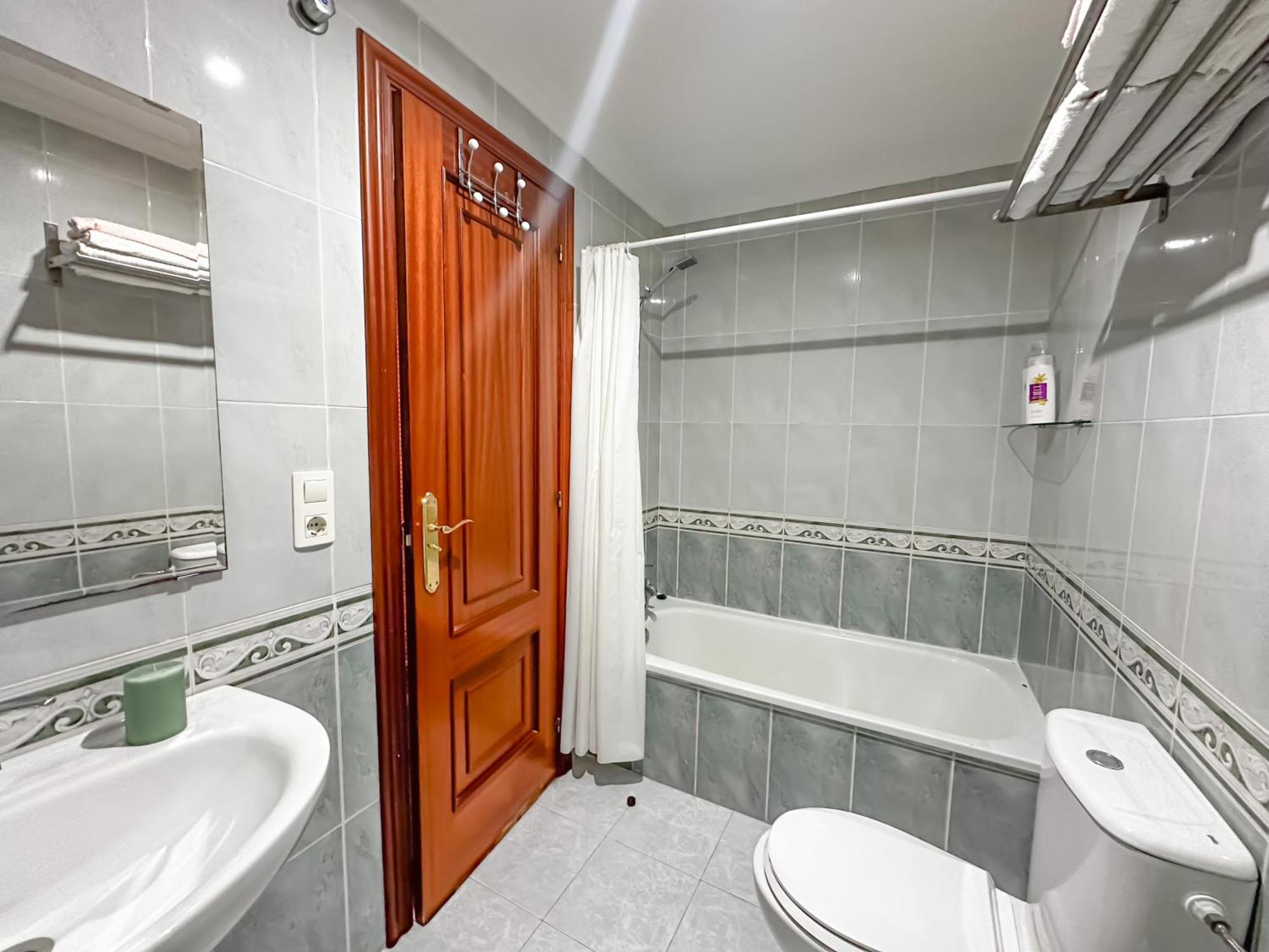 Apartamento Completo, Amplio, Muy Iluminado Y Con Plaza De Garaje Incluida. O Grove Luaran gambar